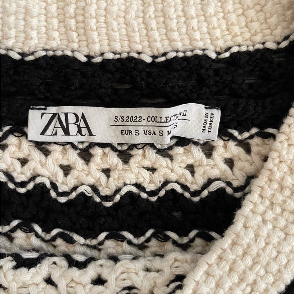 Zara Black and Cream Crew Neck Sweater with Textured Stripes - Picture 3 of 4